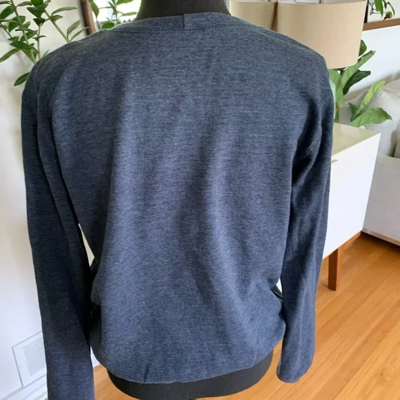 Locher’s Paris Peace & Love Sweatshirt - Picture 6 of 8